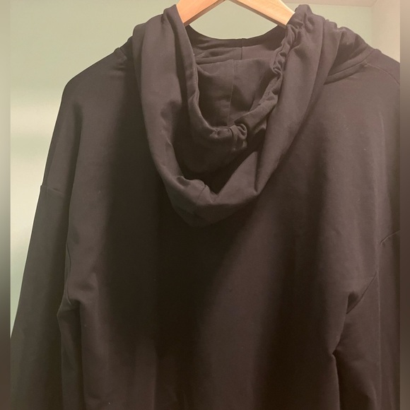 NWOT Juicy Couture Woman’s Rhinestone and Black Sweatshirt with hood, size L - Picture 2 of 4